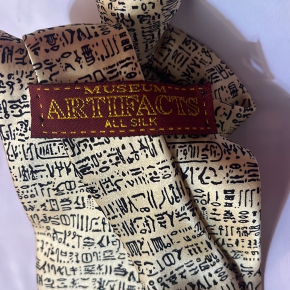 Vintage MUSEUM ARTIFACTS 100% Silk hieroglyphics pattern - Picture 6 of 6